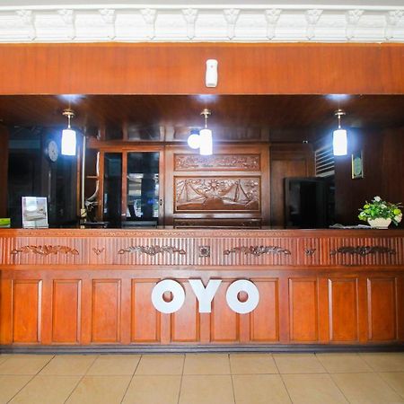 Oyo 1298 D'Lira Syariah Hotel Pekanbaru Exterior photo