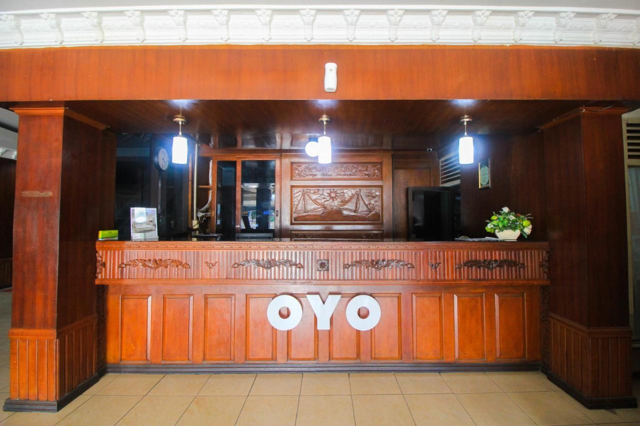 Oyo 1298 D'Lira Syariah Hotel Pekanbaru Exterior photo