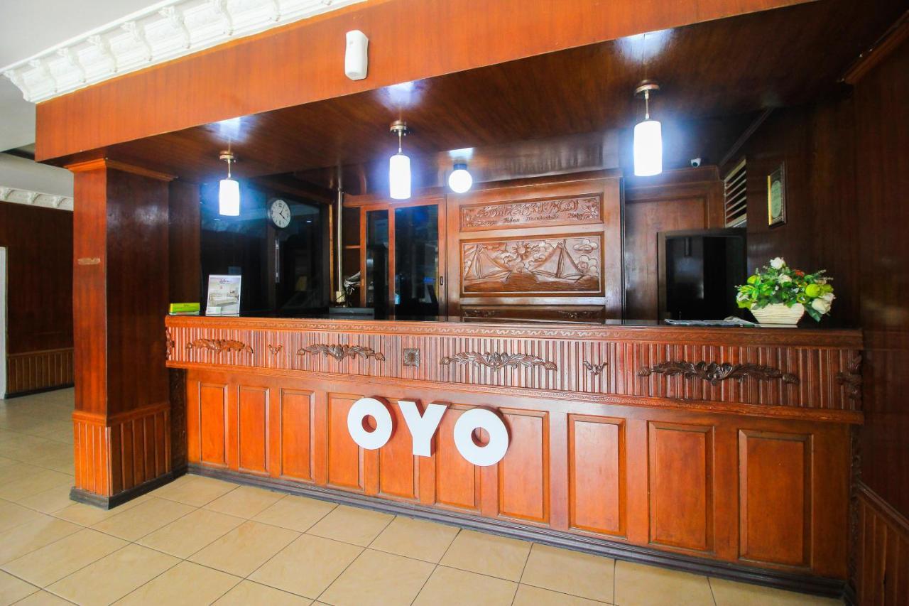 Oyo 1298 D'Lira Syariah Hotel Pekanbaru Exterior photo