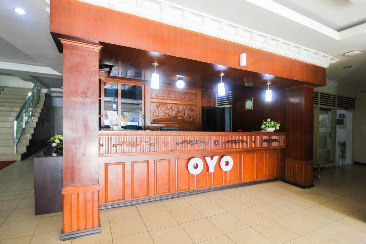 Oyo 1298 D'Lira Syariah Hotel Pekanbaru Exterior photo